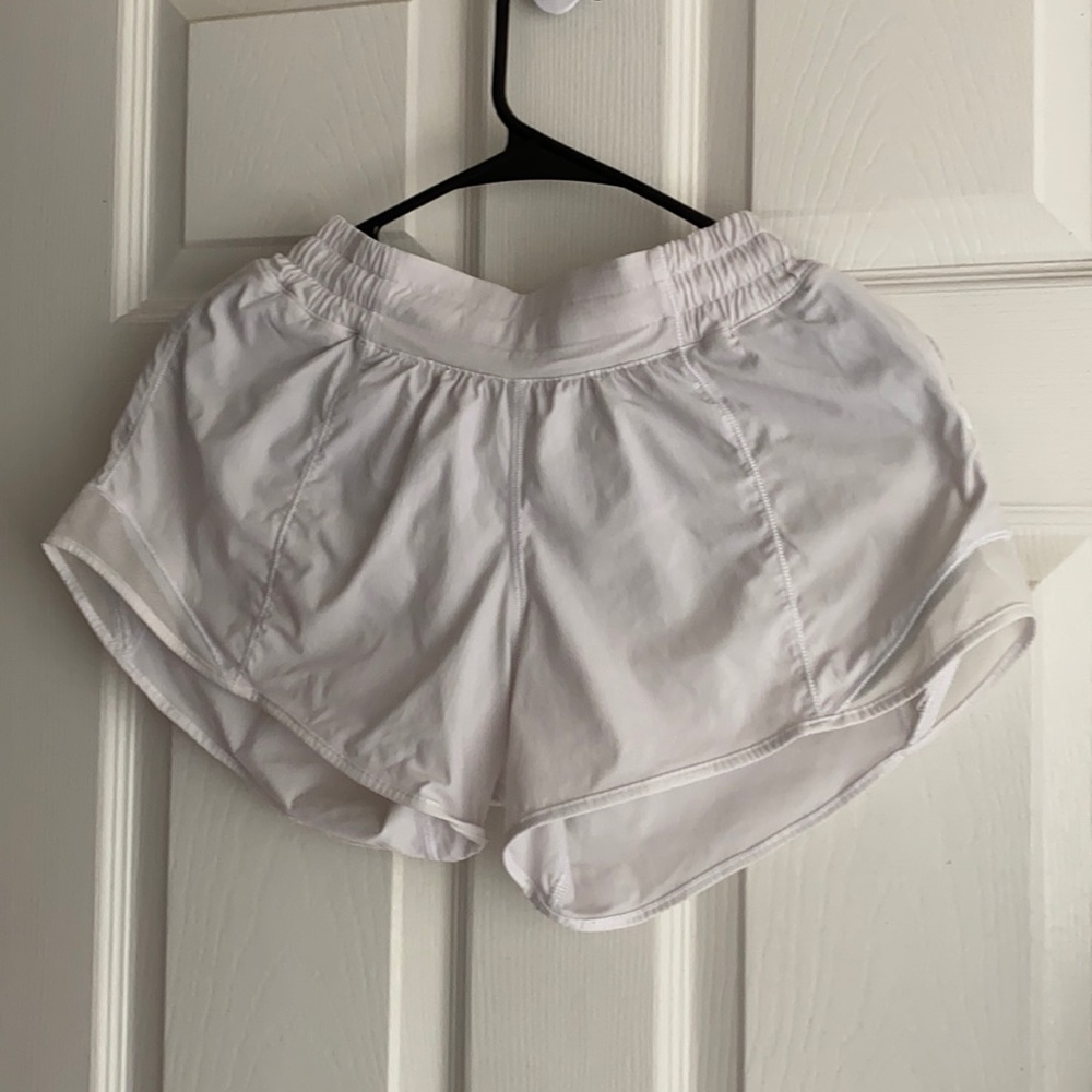 Lululemon size 6 2.5 low rise running shorts